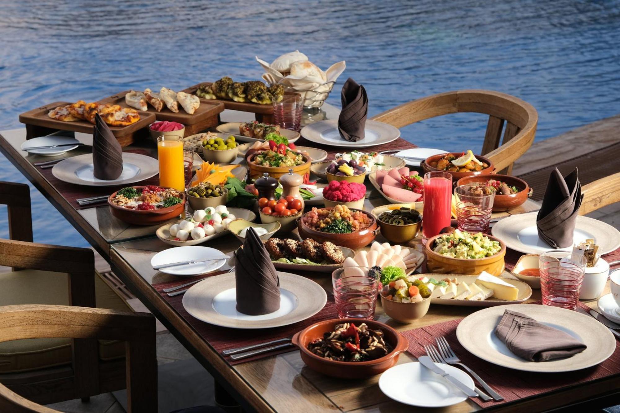 Voco - Riyadh, An Ihg Hotel - فندق فوكو الرياض, احدى فنادق مجموعة إنتركونتيننتال Εξωτερικό φωτογραφία A selection of Turkish meze