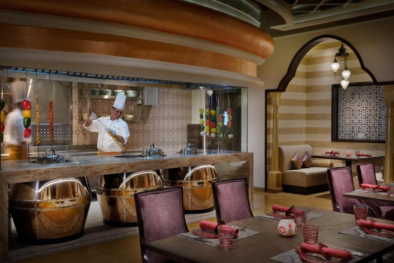 Voco - Riyadh, An Ihg Hotel - فندق فوكو الرياض, احدى فنادق مجموعة إنتركونتيننتال Εξωτερικό φωτογραφία The restaurant Al Dar
