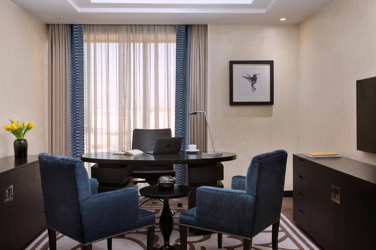 Voco - Riyadh, An Ihg Hotel - فندق فوكو الرياض, احدى فنادق مجموعة إنتركونتيننتال Εξωτερικό φωτογραφία A typical office at the hotel