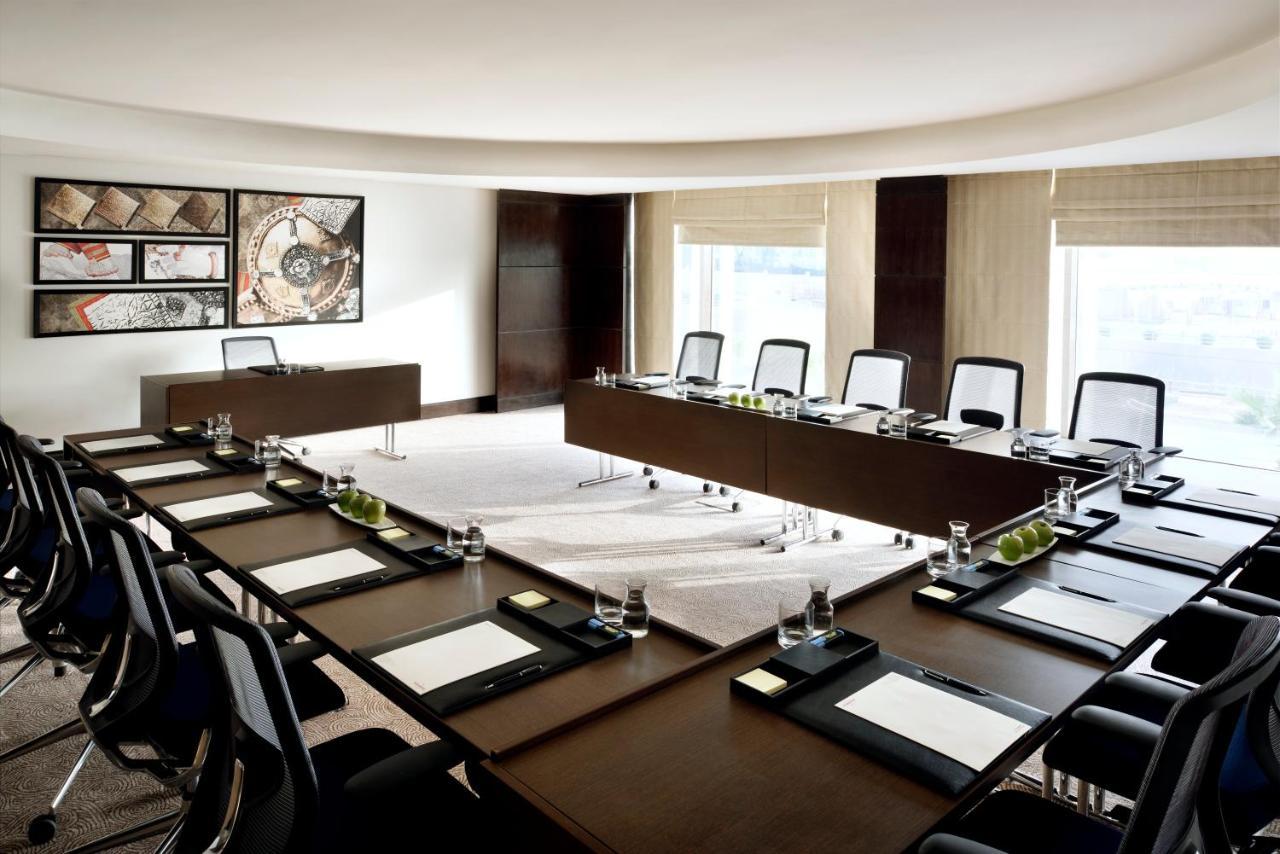 Voco - Riyadh, An Ihg Hotel - فندق فوكو الرياض, احدى فنادق مجموعة إنتركونتيننتال Εξωτερικό φωτογραφία A boardroom at the InterContinental London Park Lane