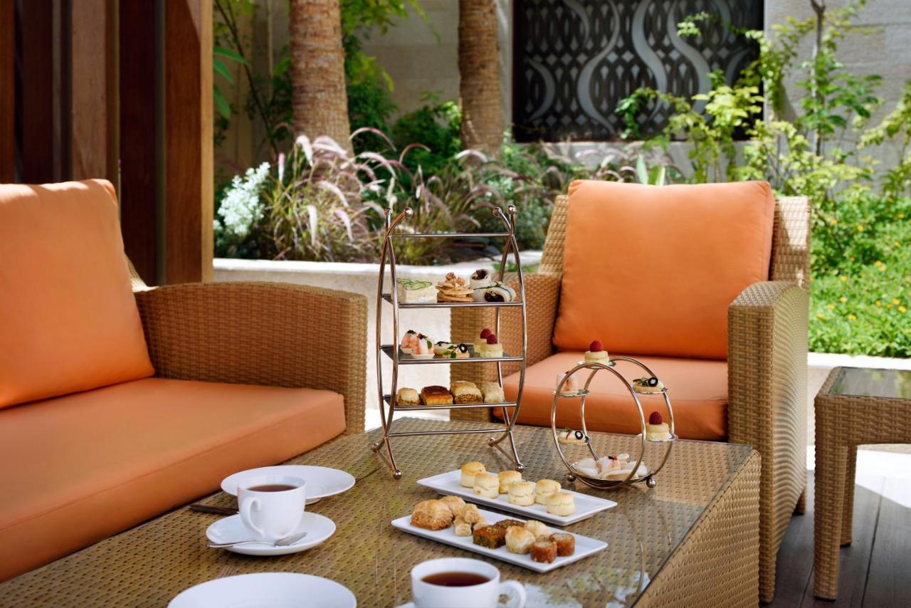 Voco - Riyadh, An Ihg Hotel - فندق فوكو الرياض, احدى فنادق مجموعة إنتركونتيننتال Εξωτερικό φωτογραφία Afternoon tea at the Four Seasons Hotel, Cairo